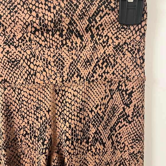 Beach Riot Piper Legging in Metallic Snake - Picture 4 of 7